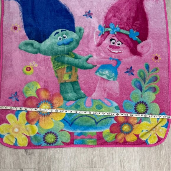 DreamWorks Trolls 37" x 45" VERY SOFT VELOUR THROW BLANKET W Bright Colors - Picture 2 of 5